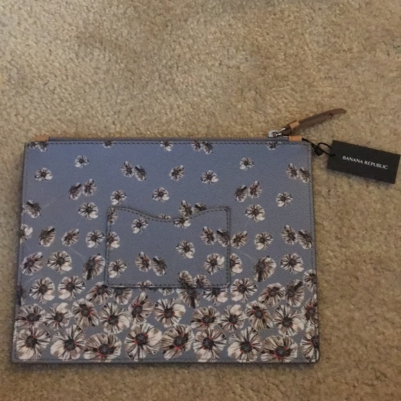 Banana Republic Handbags - NWT Banana Republic pouch